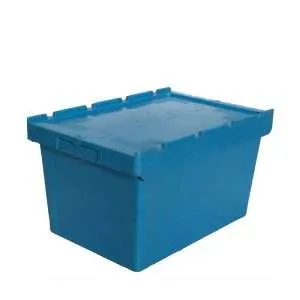 Une boîte de transport bleue avec couvercle attaché fermé.