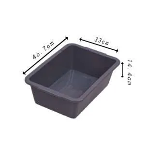 une plateau en plastique gris pour servir