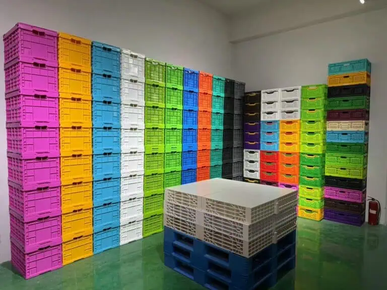 Caisses en plastique pliables de diverses couleurs